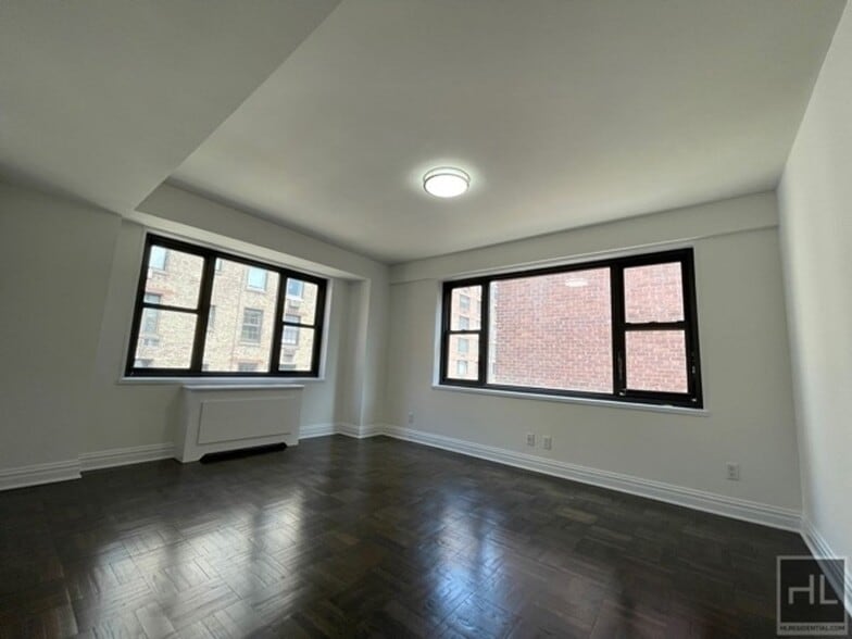 Primary Photo - EAST 56 STREET