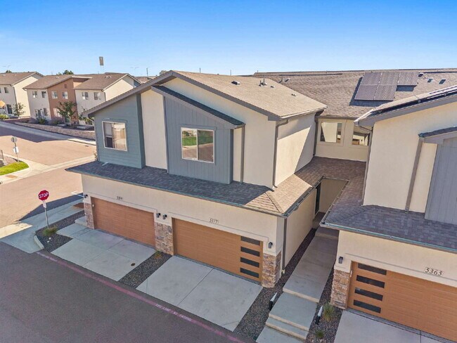 Building Photo - Modern 2 Bedroom, 2.5 Bathroom Townhome with a Loft, Central A/C, Gas Fireplace, and Washer and D...