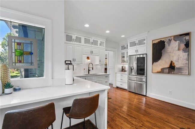 Building Photo - 663 Yorkshire Rd NE