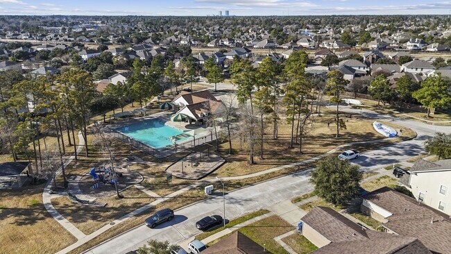 Building Photo - 29326 Legends Green Dr