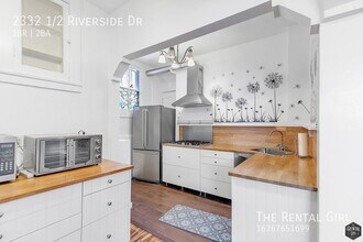 Building Photo - 2332 1/2 Riverside Dr-