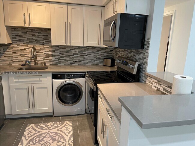 Building Photo - 1500 Bay Rd