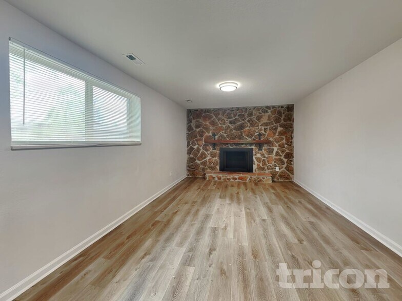 Building Photo - 1641 S Oswego St