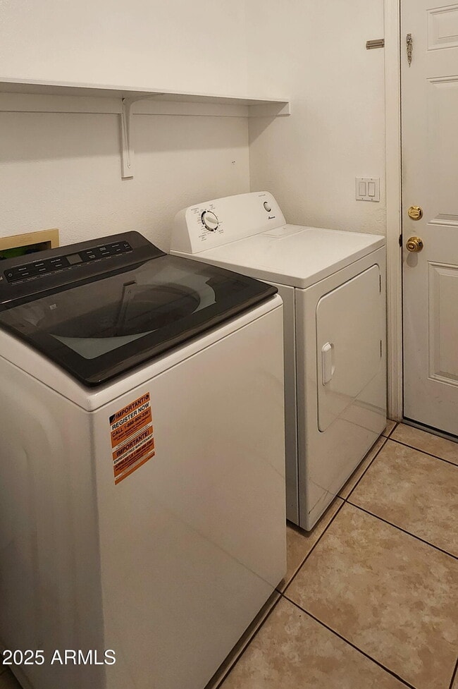 Building Photo - 14900 W Honeysuckle Ln