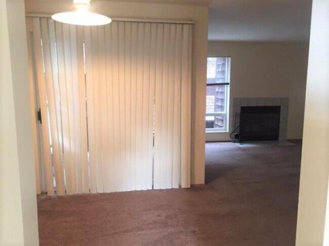 Building Photo - 1 bedroom in Seattle WA 98116
