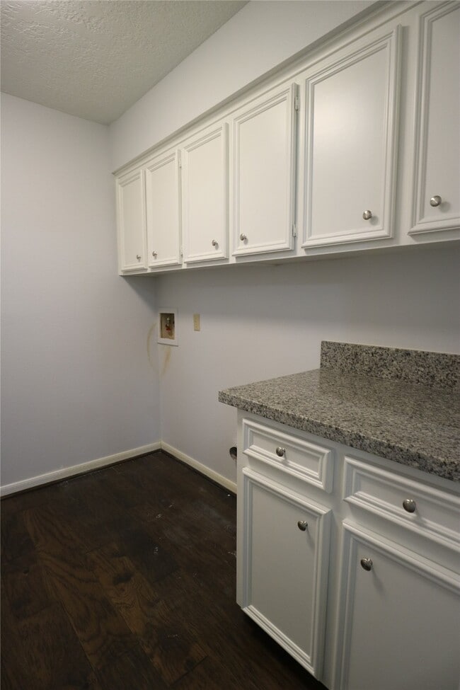 Building Photo - 9939 Kemp Forest Dr