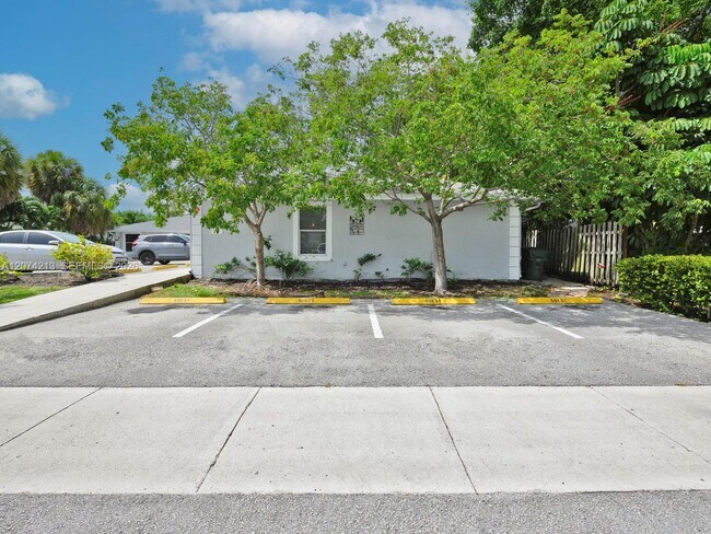 Building Photo - 241 NW 40th St