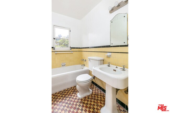 Building Photo - 2319 Meadow Valley Ter