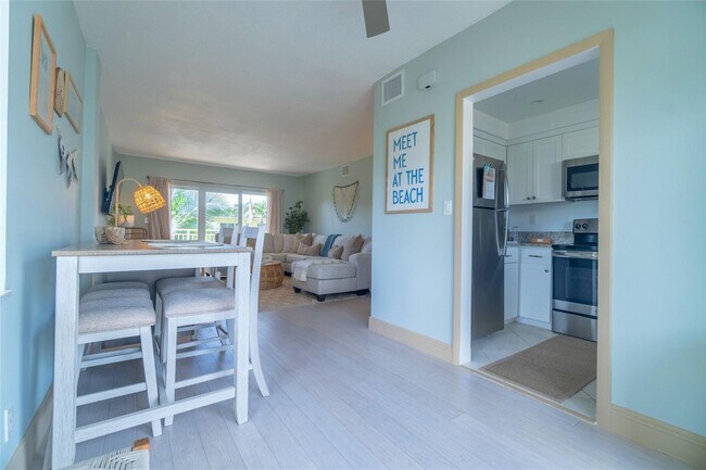 Building Photo - 6520 N Ocean Blvd