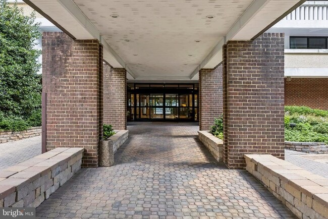 Building Photo - 6101 Edsall Rd