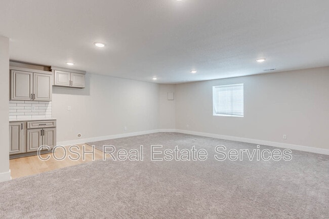 Building Photo - 8423 W 37th Ct N