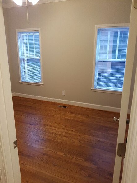 Building Photo - 336 5th St NE