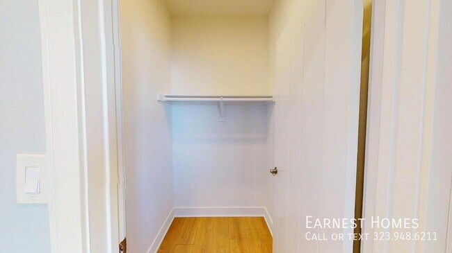 Building Photo - 146 1/2 Rosemont Ave-