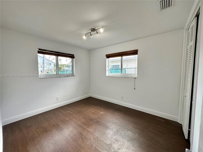 Building Photo - 4500 SW 42nd Terrace