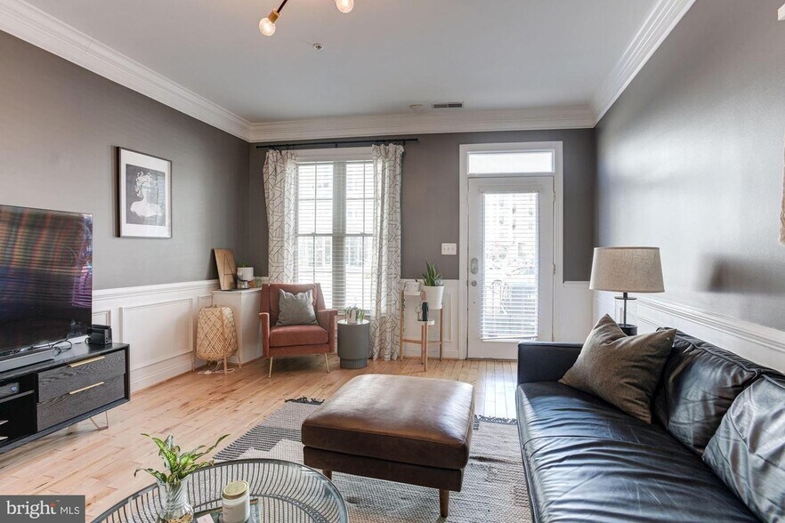 Building Photo - 81 W West St