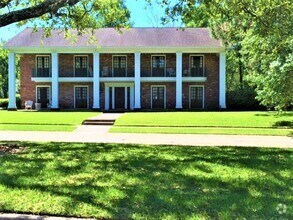 Building Photo - Great home at entrance of Bocage Jefferson...