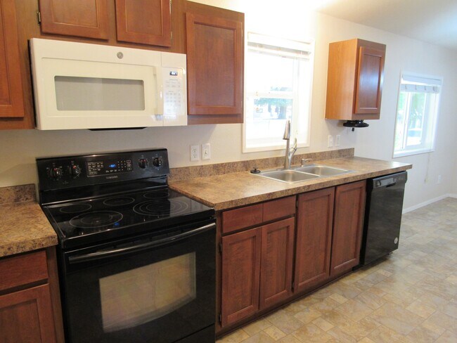 Building Photo - 14750 Cardoza Ct