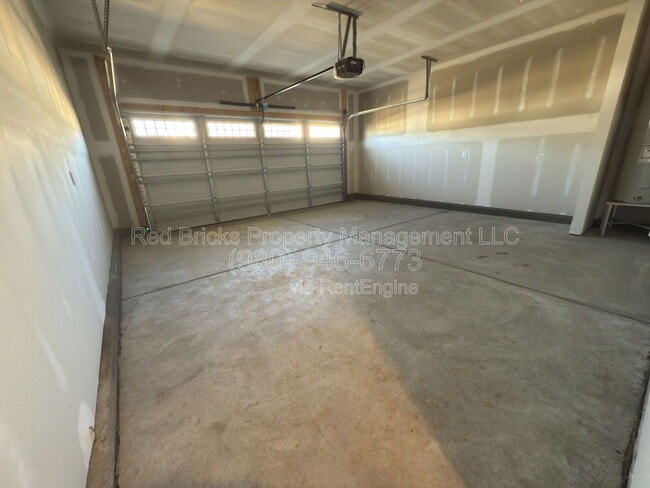 Building Photo - 1415 Black Walnut St