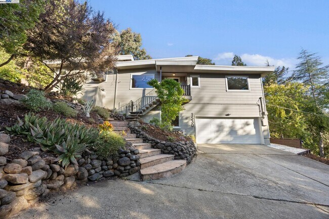 Building Photo - 1530 Reliez Valley Rd