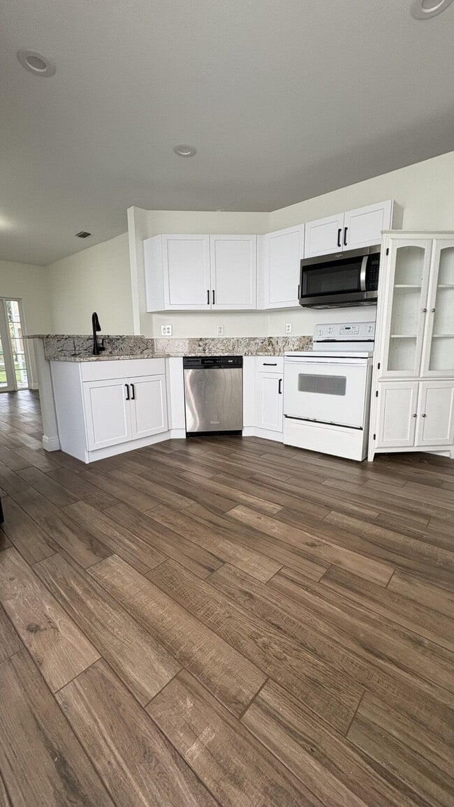Building Photo - 4967 Pelican Manor