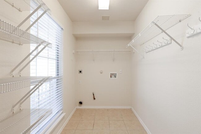 Building Photo - 494 Sampson