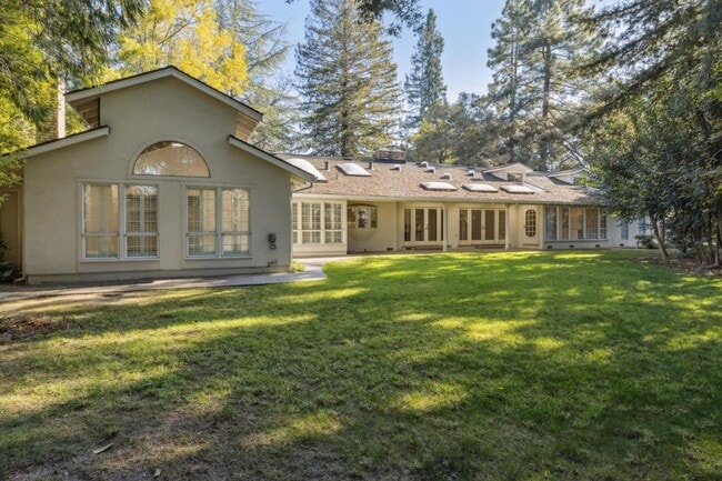 Building Photo - 216 Valparaiso Ave