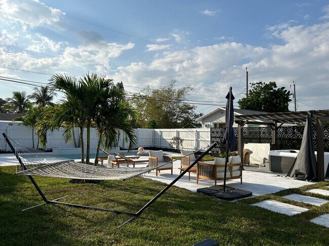 Building Photo - 415 S C St