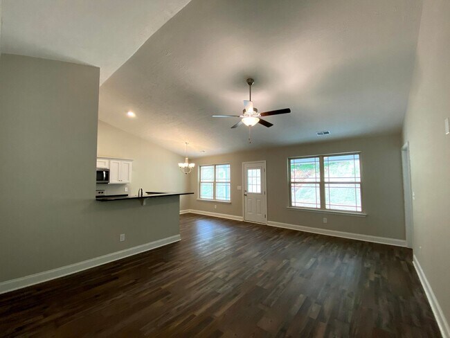 Building Photo - Spacious & Modern Home for Rent - One Leve...