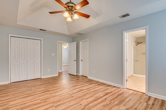 Building Photo - 3882 Villa Ln