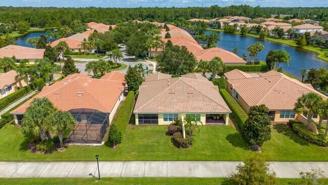 Building Photo - Deluxe Villa Lake view all Tile. 3 Bedrooms+2 Baths