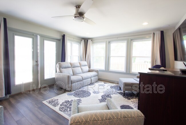 Building Photo - 501 Delaware Ave