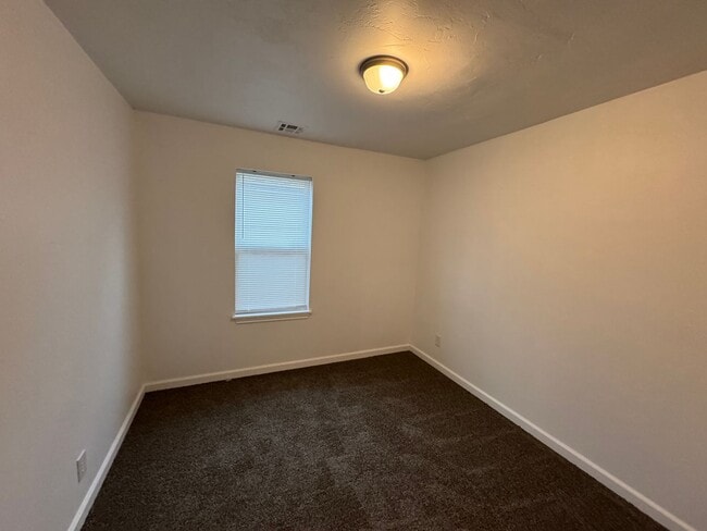 Building Photo - 3 bedroom, 1 bath home for rent in OKC nea...