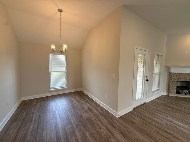 Building Photo - 132 Madisonville Dr