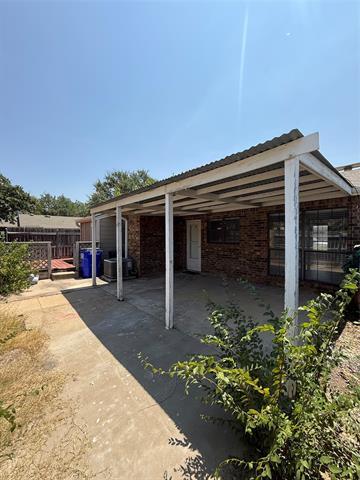 Building Photo - 2105 Maplewood Trail