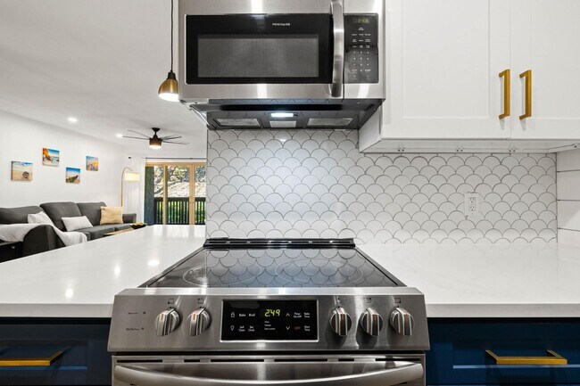 Building Photo - 6314 Friars Rd