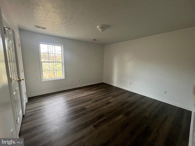 Building Photo - 637 E Spencer St