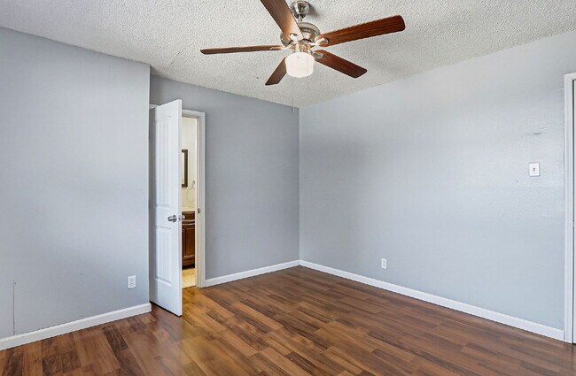 Building Photo - 3-Bedroom Home on Wedgewood Drive fully landscaped