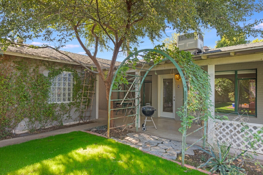 Back Entrance - 543 W Coronado Rd