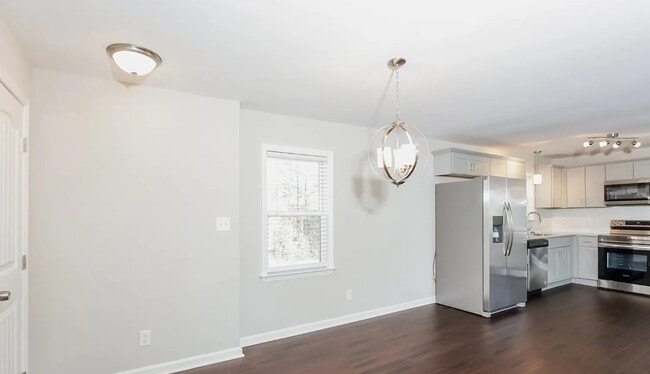 Building Photo - 631 Hurley Rd