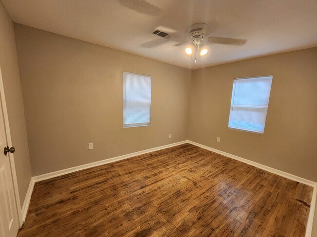 Building Photo - 4608 Princeton Dr