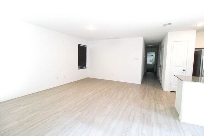 Building Photo - 3642 Millbrook Wy