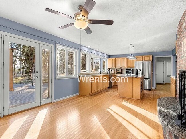 Building Photo - Your Own Slice of Spokane – 3BR/3BA Home West Plains Living - Bonus Shop available