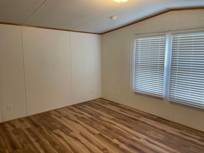 Building Photo - 809 Magnolia Dr