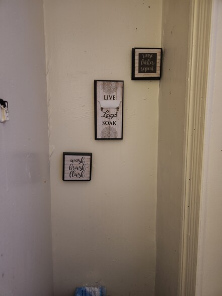 Bath - 226 Clymer St