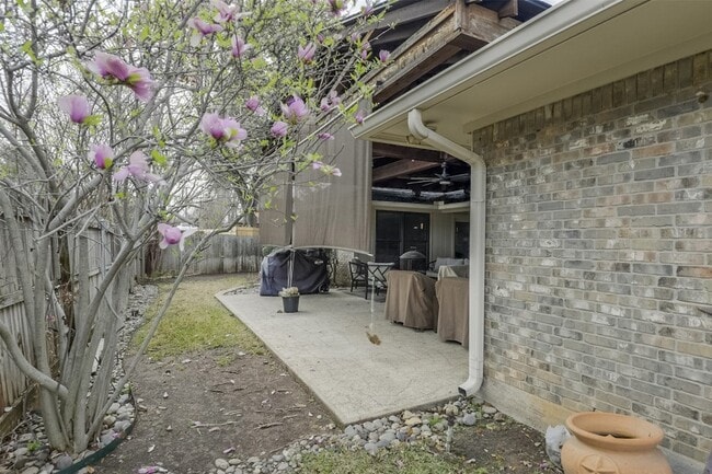 Building Photo - 3719 Danbury Dr