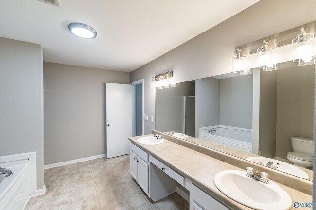 Building Photo - 217 Whitestone Dr NE