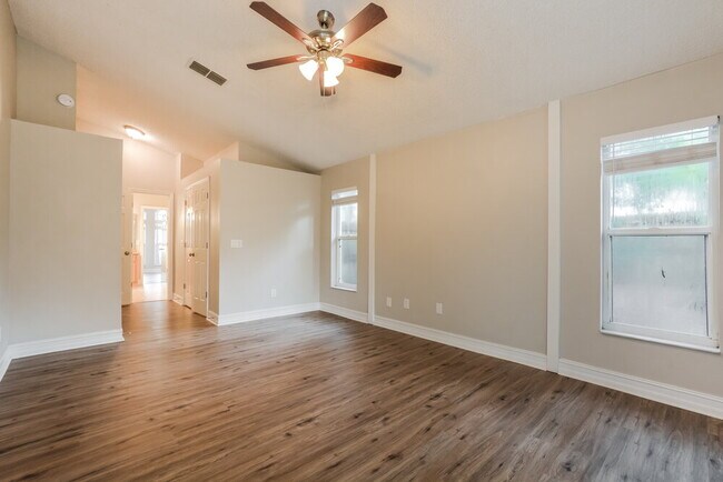 Building Photo - 2082 Petit Ct