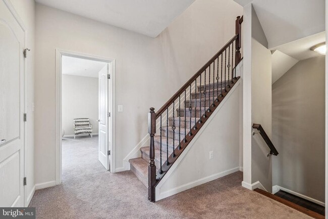 Building Photo - 615 River Mist Dr