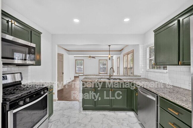 Building Photo - 3824 Collinwood Ave