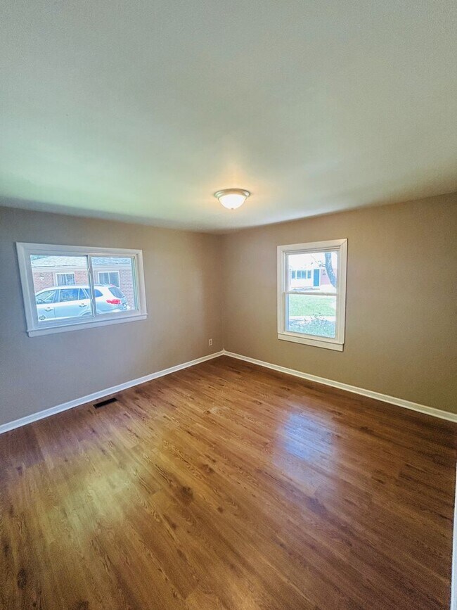 Building Photo - Charming 3-Bedroom Ranch in Prime Location!